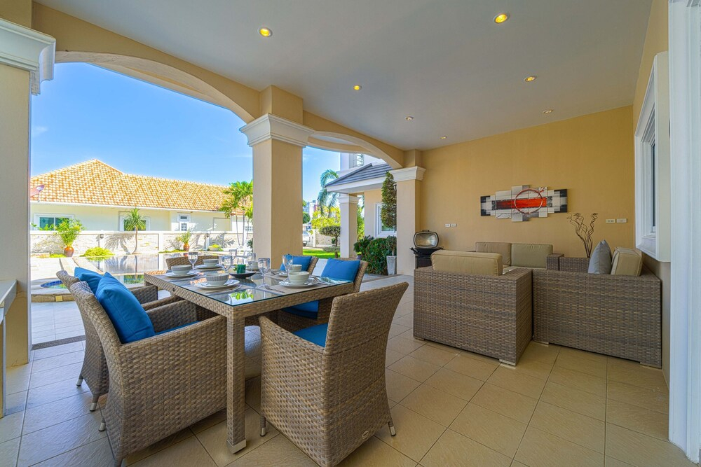 Luxurious 5-Bedroom Private Pool Villa! PV5