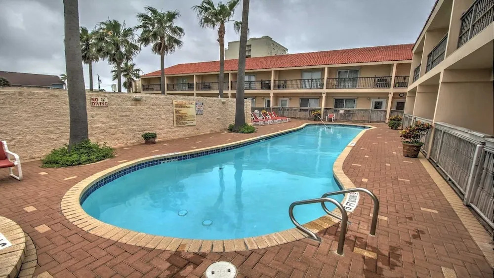 Dolphin 23 2 Bedroom Condo by RedAwning