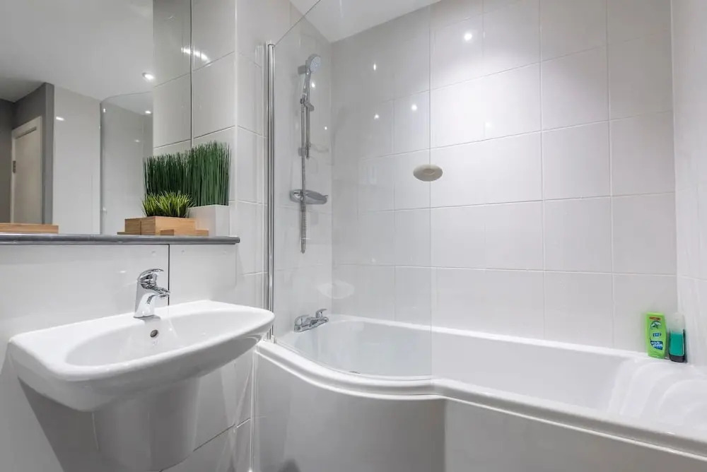 Lovely 2 Bed Flat - Airport/piccadilly Friendly