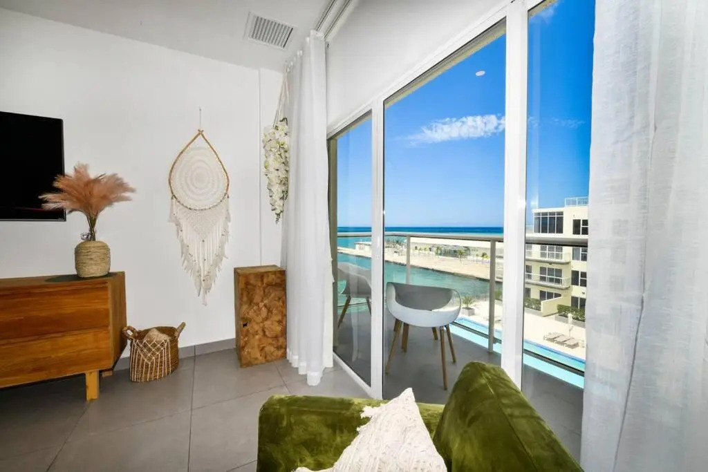 *NEW* 2Bd 2Bath APT with Ocean View, Pool, Gym