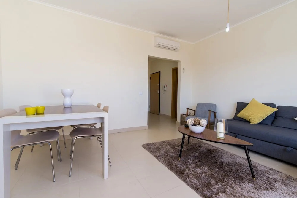 Pool, Wifi, big terrace, Bbq, air con 1200m from the Marginal of Cabanas
