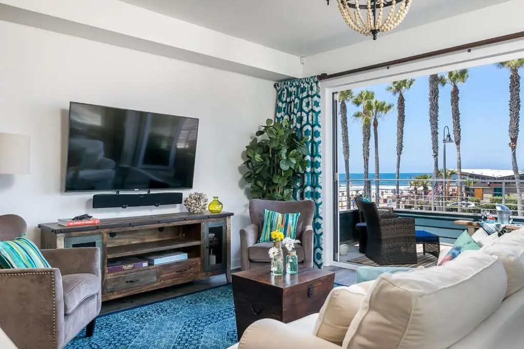 Ocean View 3 Bedrooms Condo, just steps from the park, pier & water!