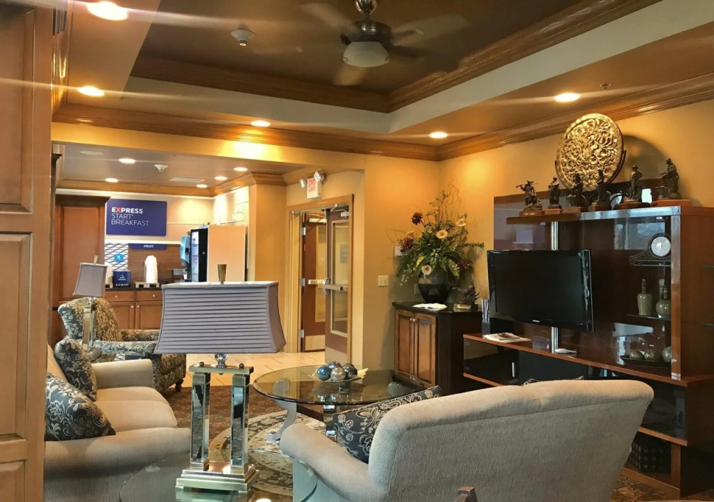 Holiday Inn Express & Suites Somerset Central by IHG