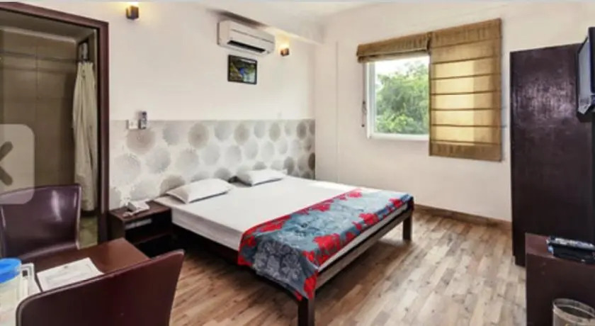 Green Leaf Hotel