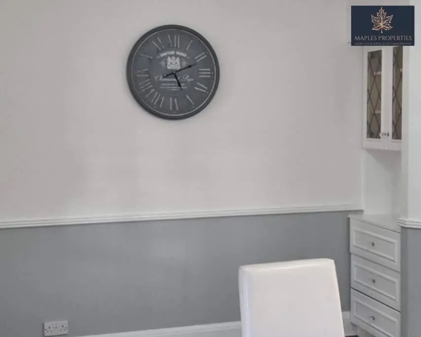3 Bedroom House, with Free WiFi - Maples Properties Short Lets & Serviced Accommodation Hull