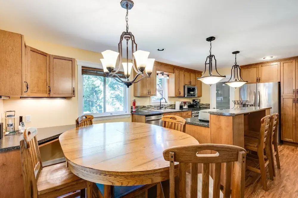 22MBR - Hot Tub - Wi-Fi - BBQ - Pets OK - Sleeps 8