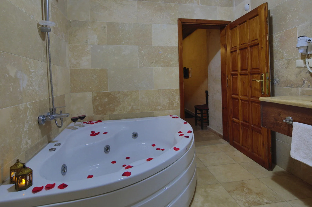 Jerveni Cave Hotel