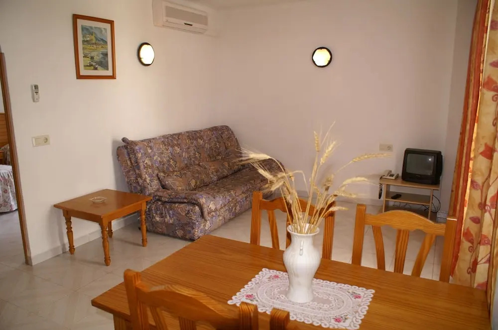 Bella Maria Apartments & Pool Club