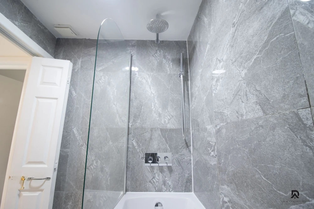 London Apt - Sleeps 4 - Parking - Wifi