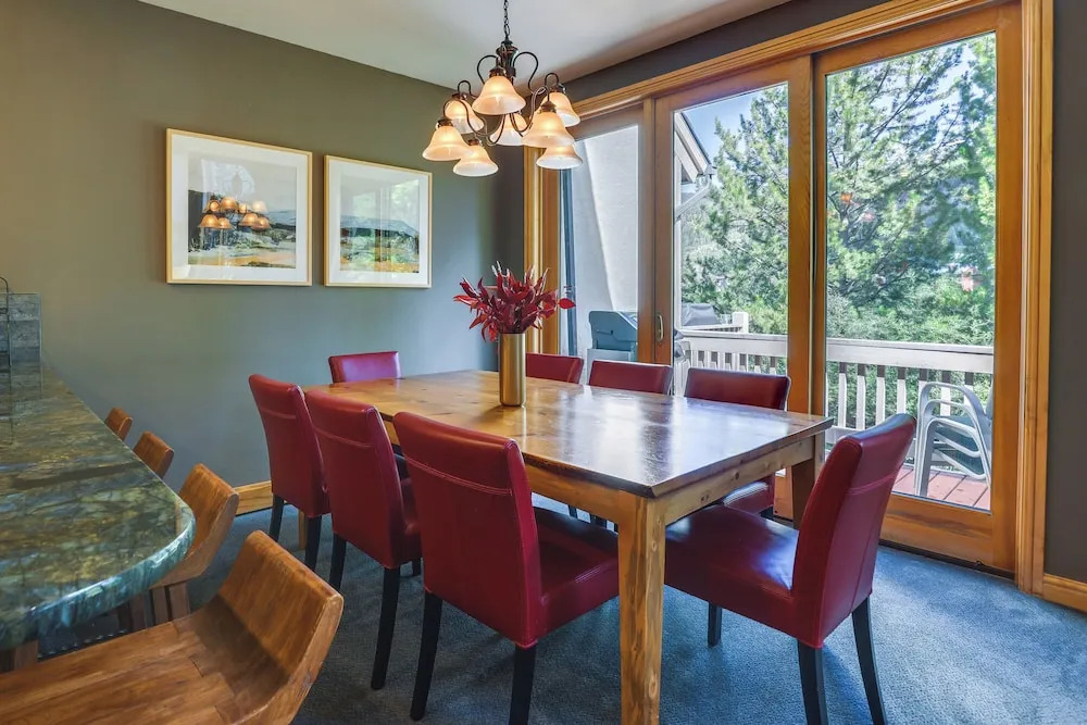 Walk to Ski Lifts: Townhome w/ Hot Tub in Keystone