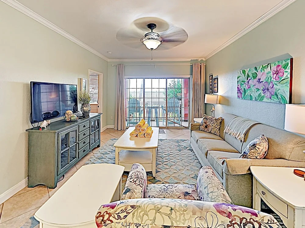 New Listing! Gulf Tropicana - Beach Access & Pools 2 Bedroom Condo