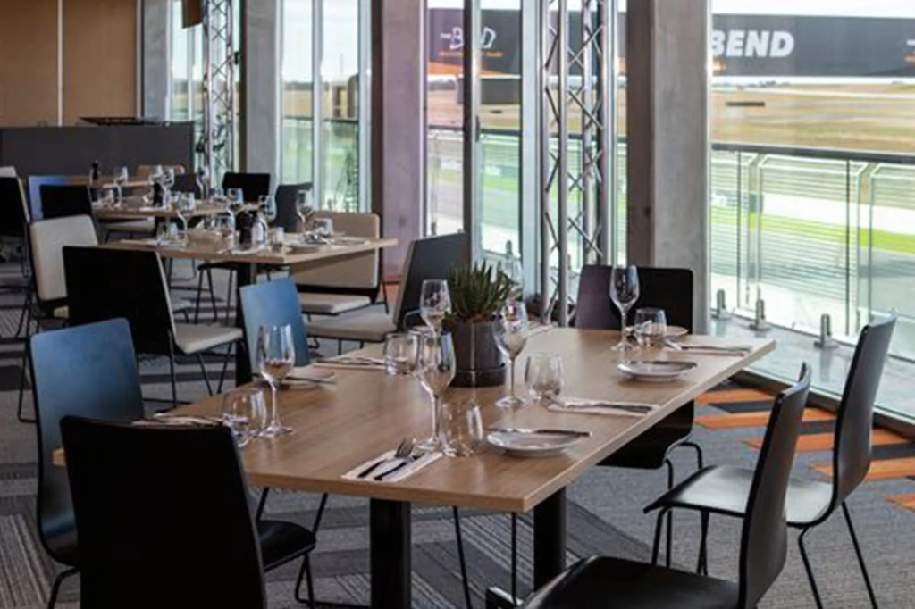 Rydges Pit Lane