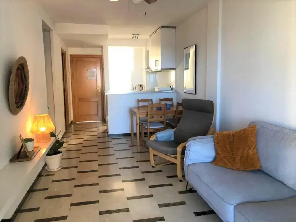 Acogedor apartamento frente al mar con piscina