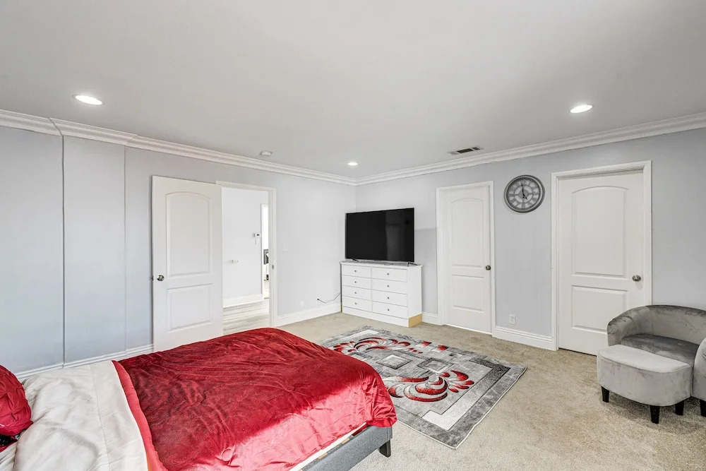 Furnished Patio! South Central Home 14 Mi to Dtla