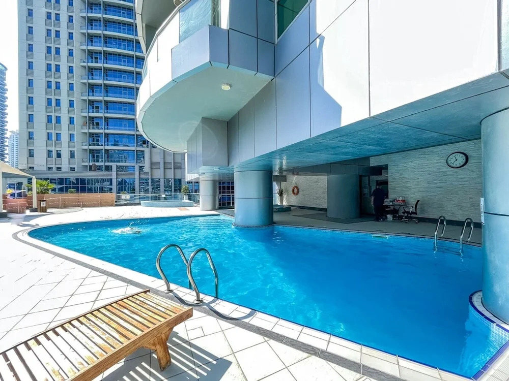 Refined 1BR Retreat in The Point Tower - Marina