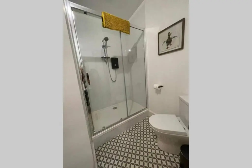 No 10 Immaculate City Centre, Top Floor 2 Bed Flat with Free Parking