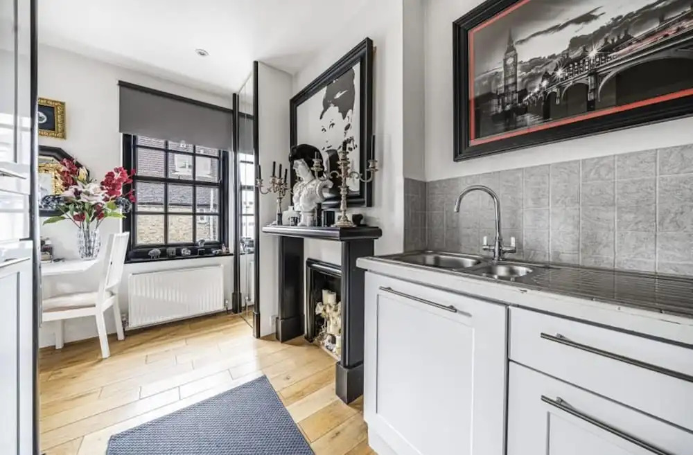 2 Bed Flat - Sleeps 4 - Balcony - Wifi