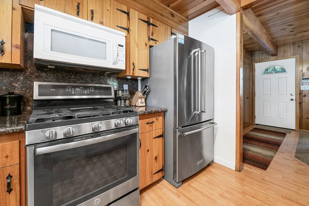 D And V Retreat - Modern Aesthetics Meet Mountain Charm In This Gorgeous Cabin! Game Room! 2 Bedroom Home