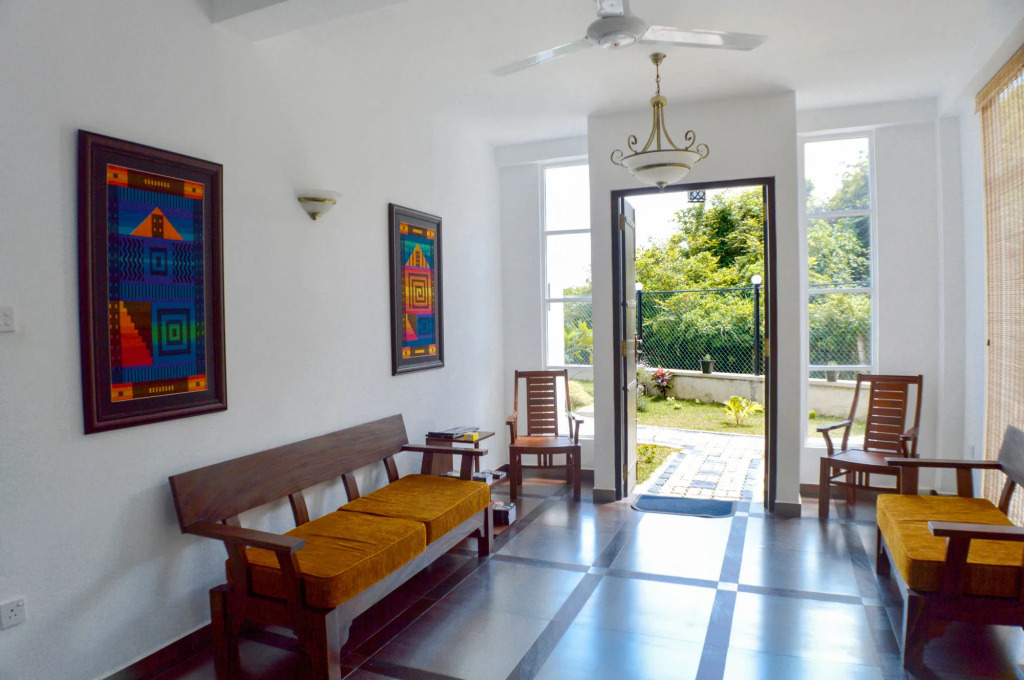 Villa Baywatch, Rumassala