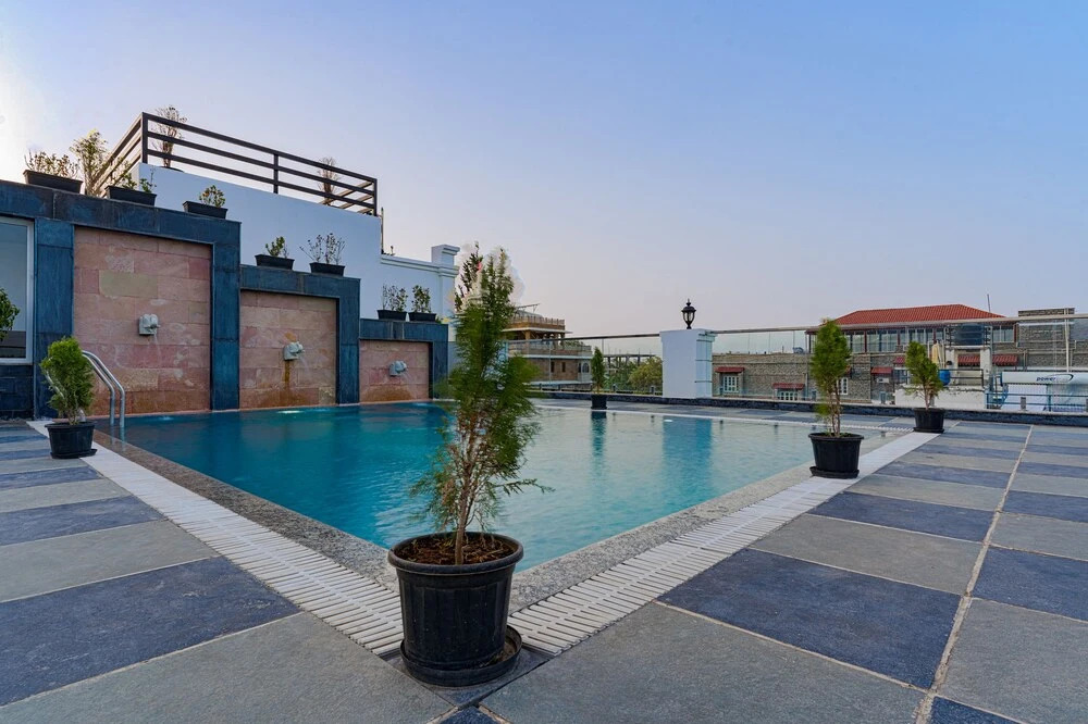 Revaas Hotel