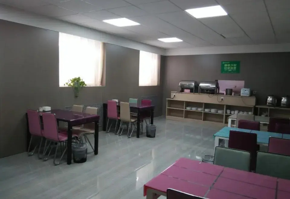 Oasis Business Hotel (Dongying Xisi Road)