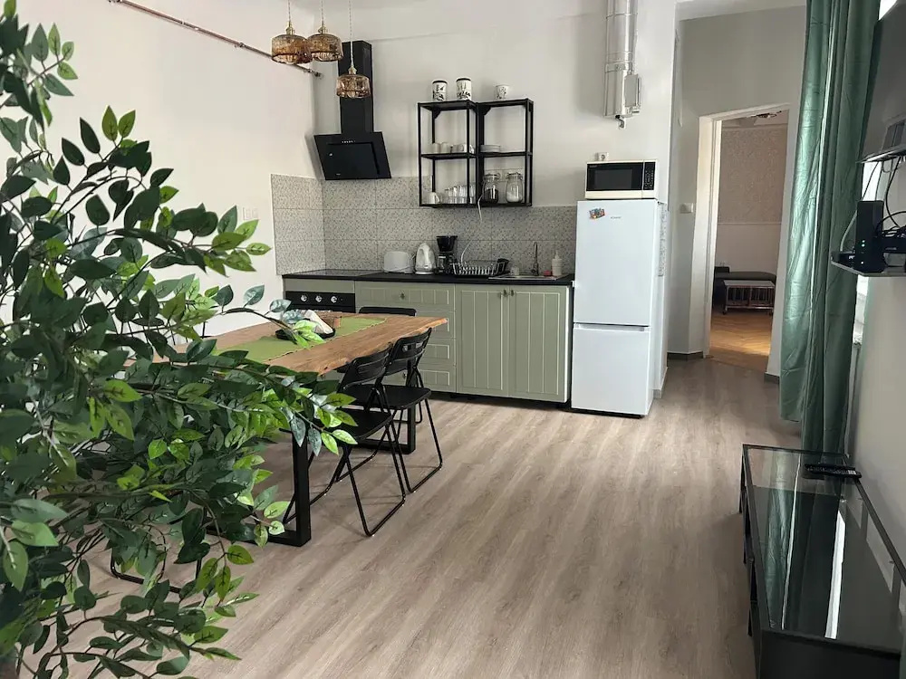 Diamond Astoria 4, Quiet Apartment