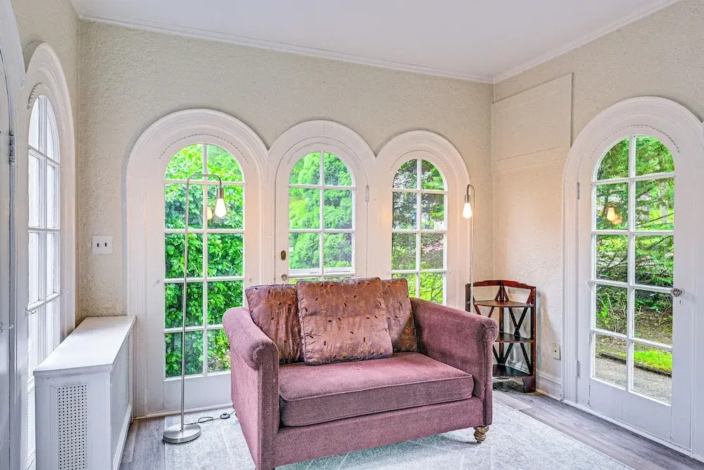 Historic Mamaroneck Guest House - Walk to Harbor!