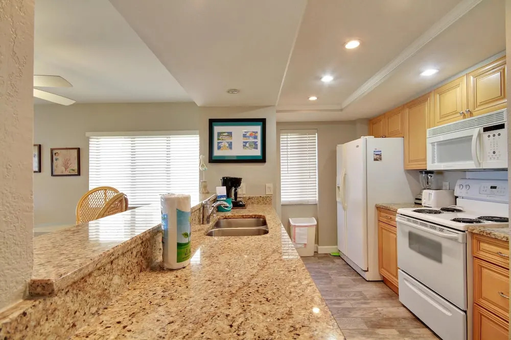Land's End 306 Building 8 Beautifully Updated / Beachfront!
