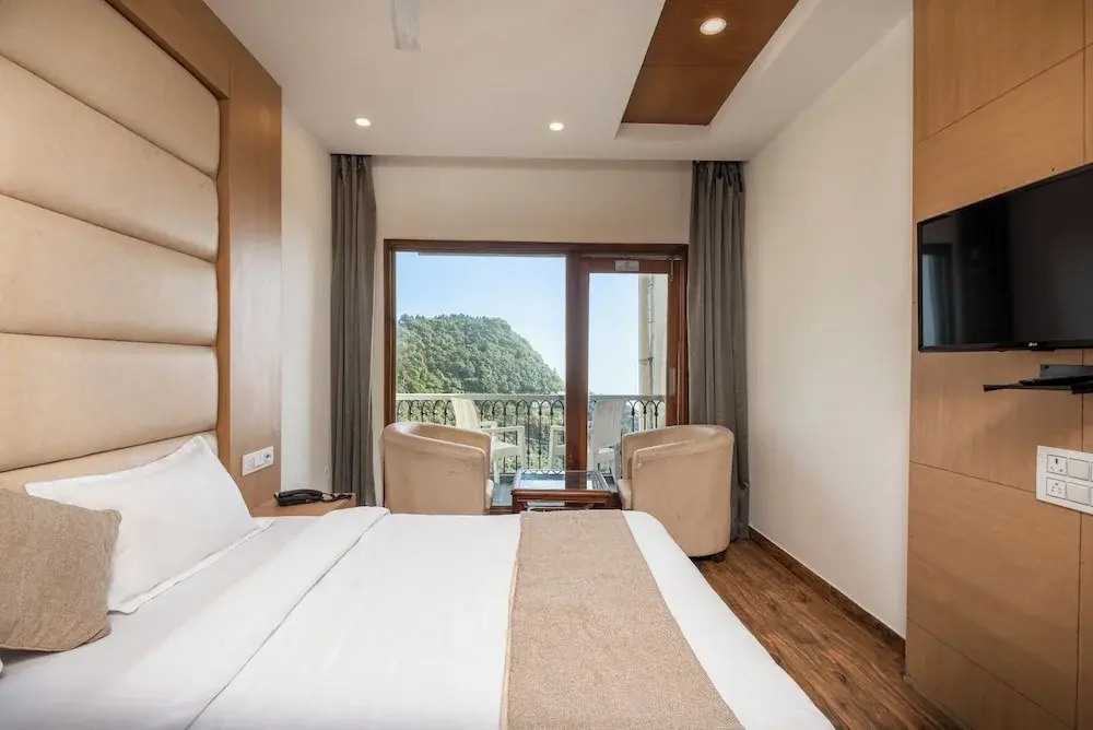 Shining hills by Lawrence Hotels