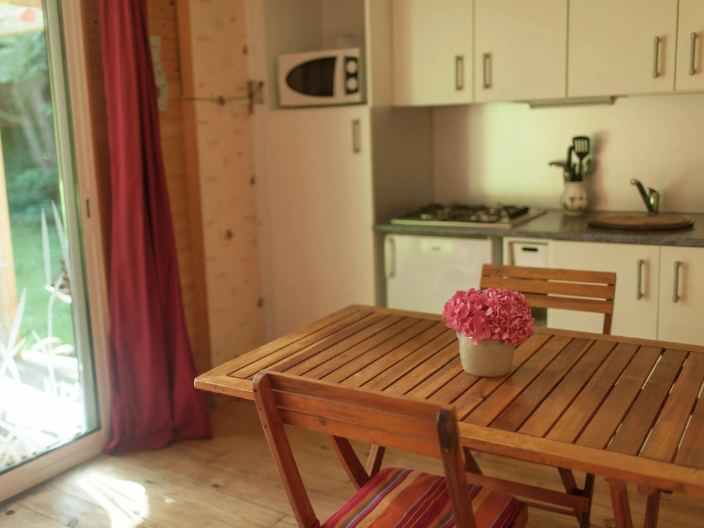 Cozy chalet in Ponchel with pond
