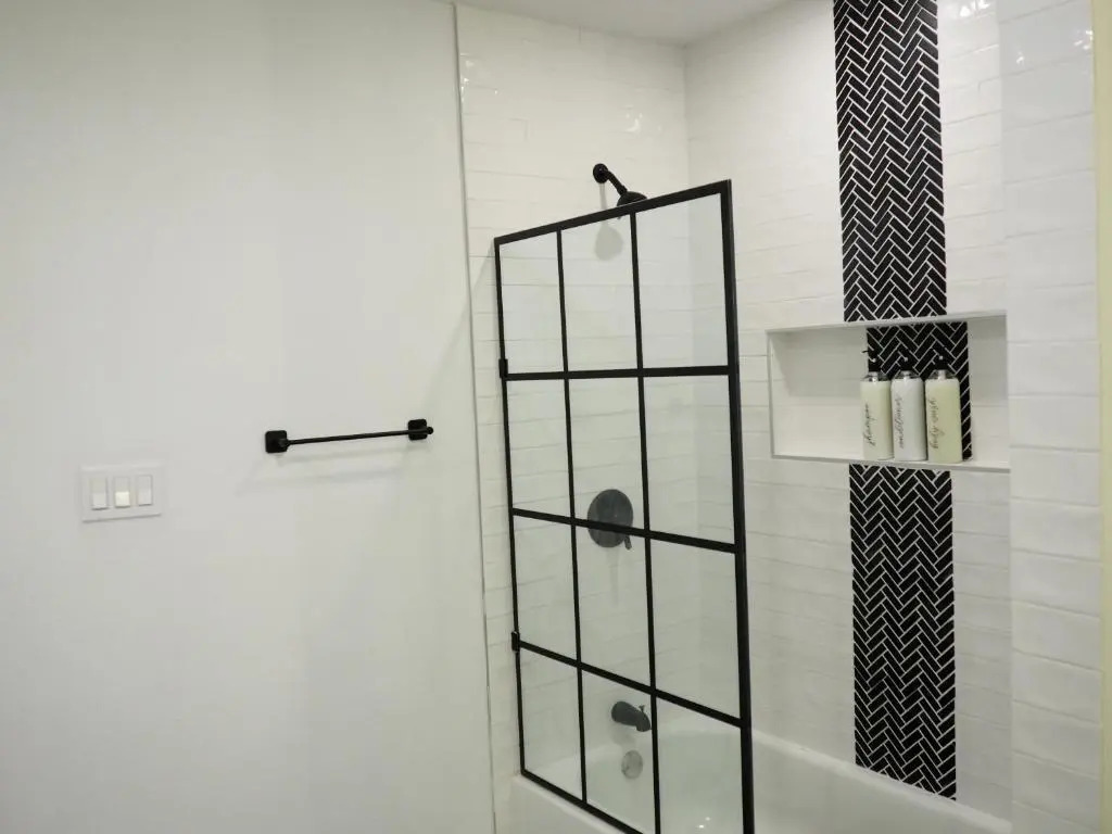 Newly Renovated, Modern 3 Bedroom 2 Bath Farmhouse in the City