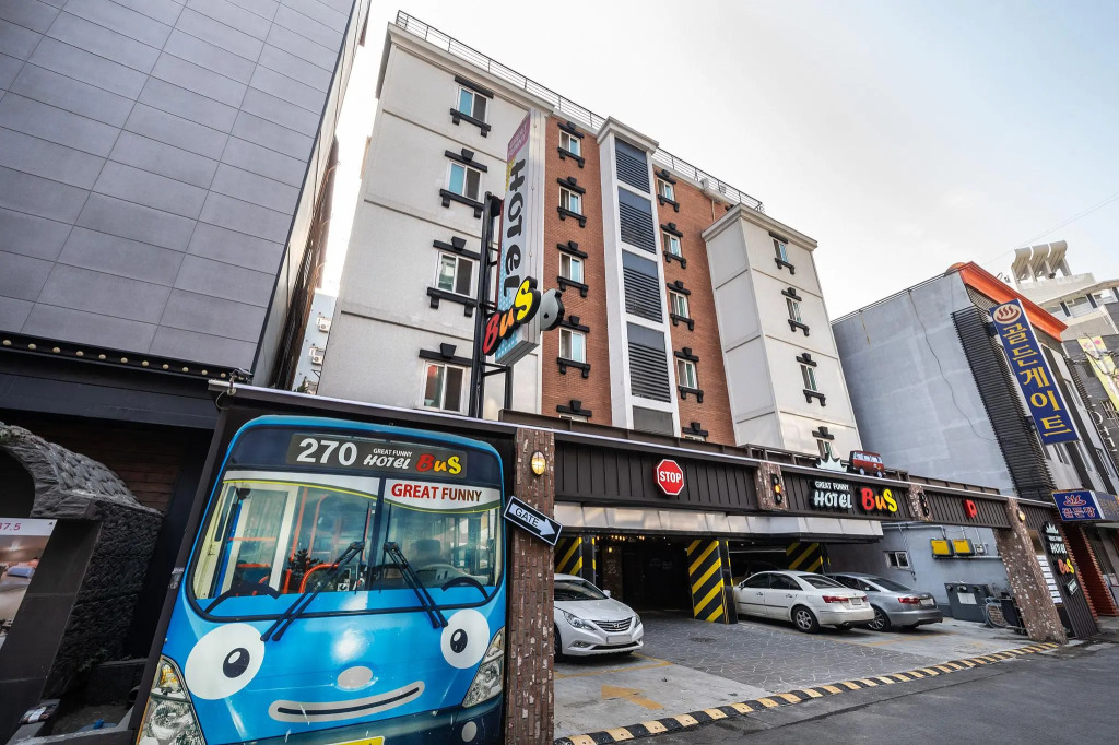 Bus Hotel