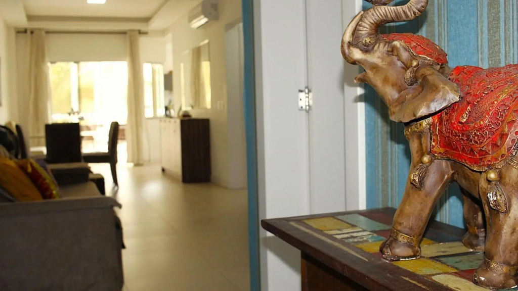1067 - Apartamento para locação em Bombinhas com 03 suítes