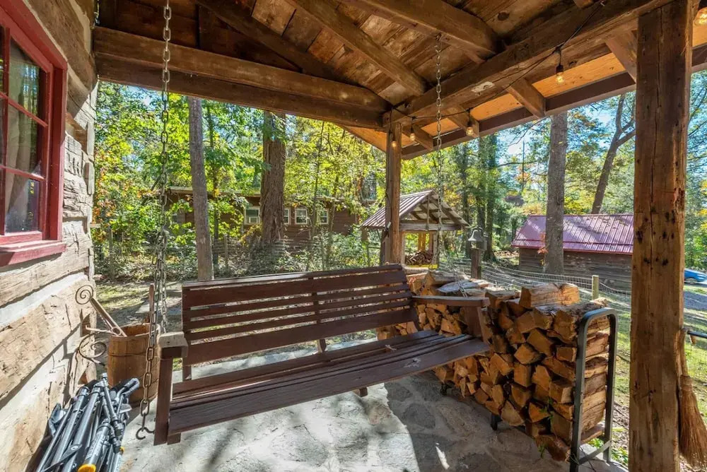 Historic Log Cabin Quiet Return to Simpler Days