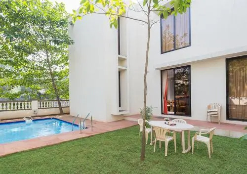 StayVista at Greenwoods Villa 8 with Private Pool, Terrace, Lift & Ping-Pong Table