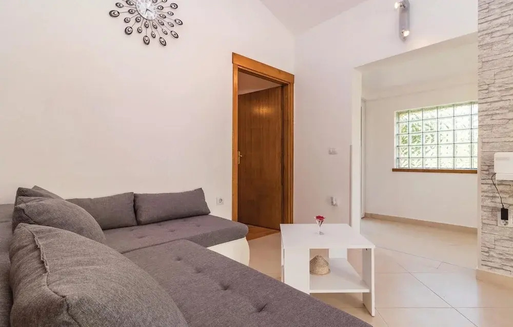 Beautiful Home in Pula With Wifi and 2 Bedrooms
