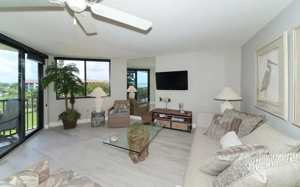 404-excelsior- Beautiful Unit Offering Amazing Gulf Views! 2 Bedroom Condo