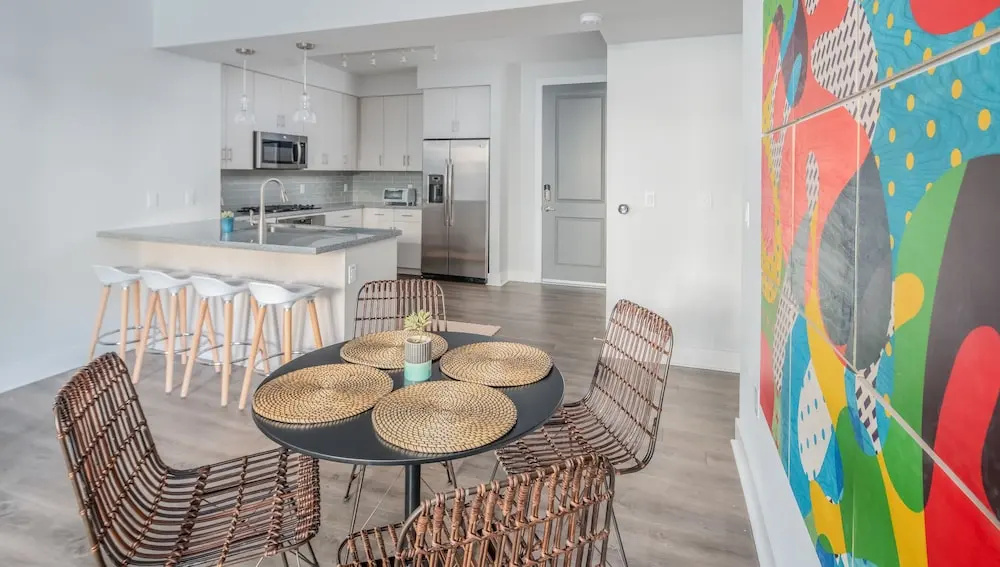 1br Luxury Apartment | Heated Pool by Wanderjaunt