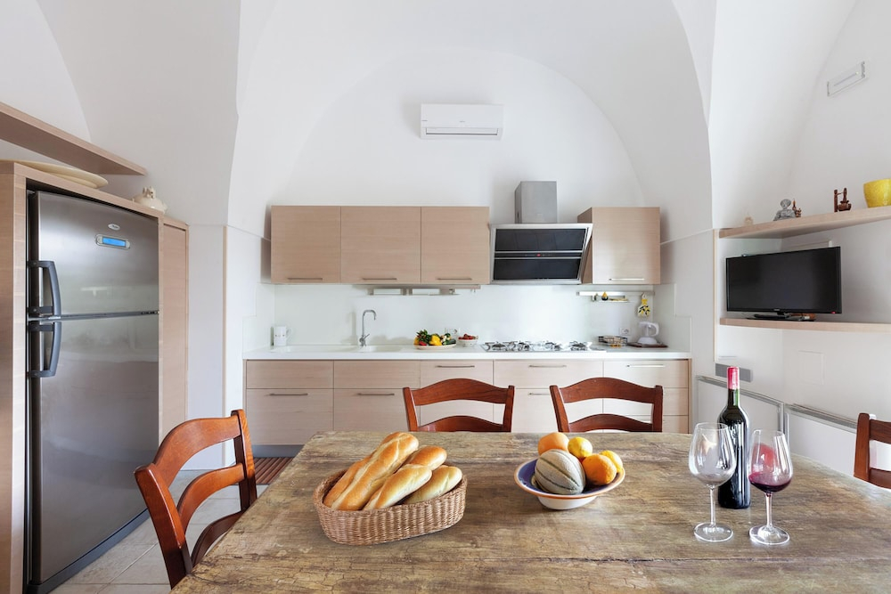 Villa Gaia with pool and garden- Happy Rentals