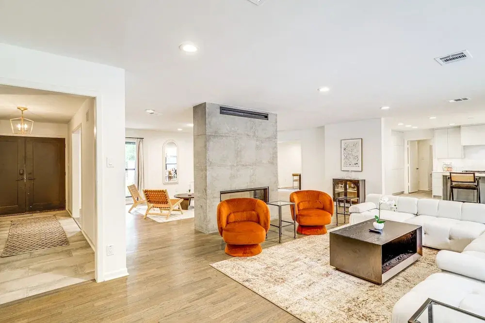 Spacious Houston Home w/ Pool - Near The Galleria!