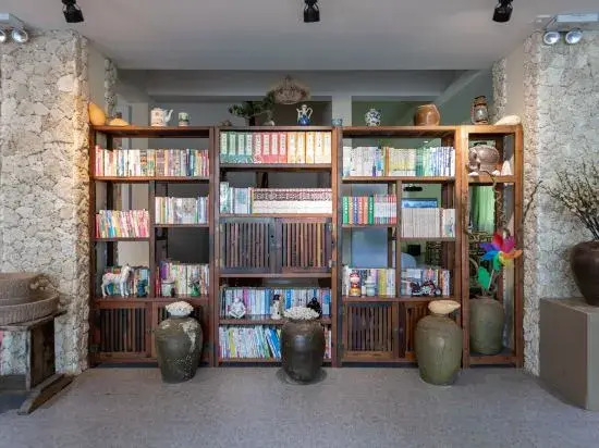 West Island Story Inn