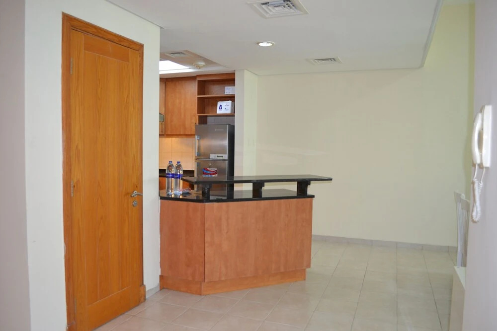 PNE - Furnished spacious bright 1BR