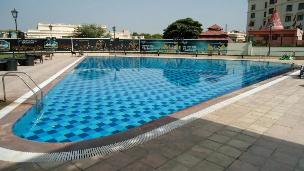 DLF Club 3