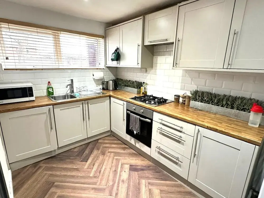 Leamington Spa-3 Bed-garden-pets-free Parking