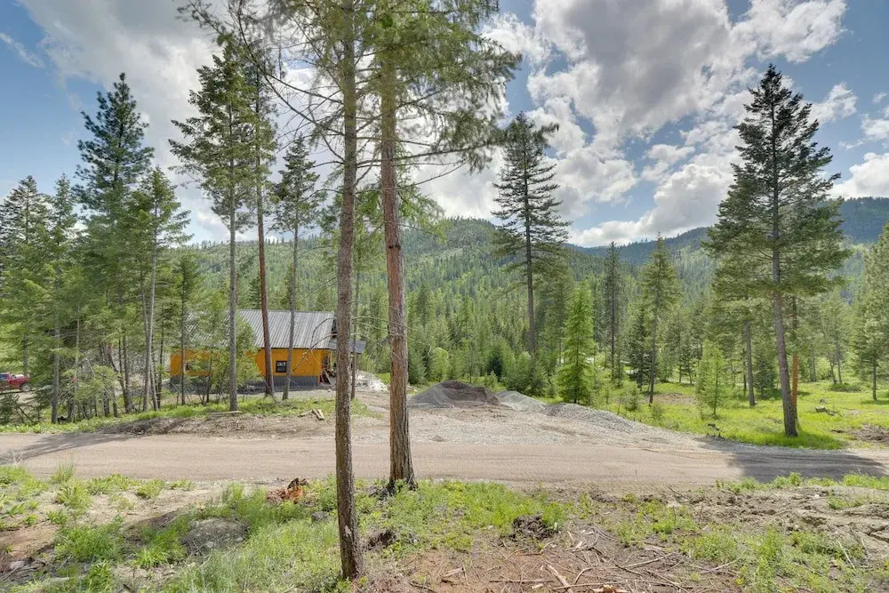 Lakeside Cabin Retreat w/ Private Hot Tub!