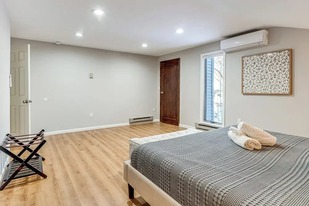 Hot Tub + Game Room: Spacious Poconos Escape!