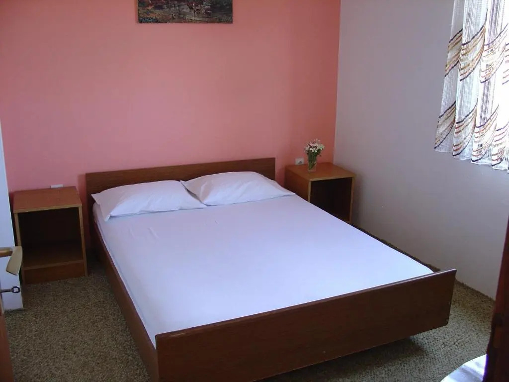 Apartments and Rooms Mirjana