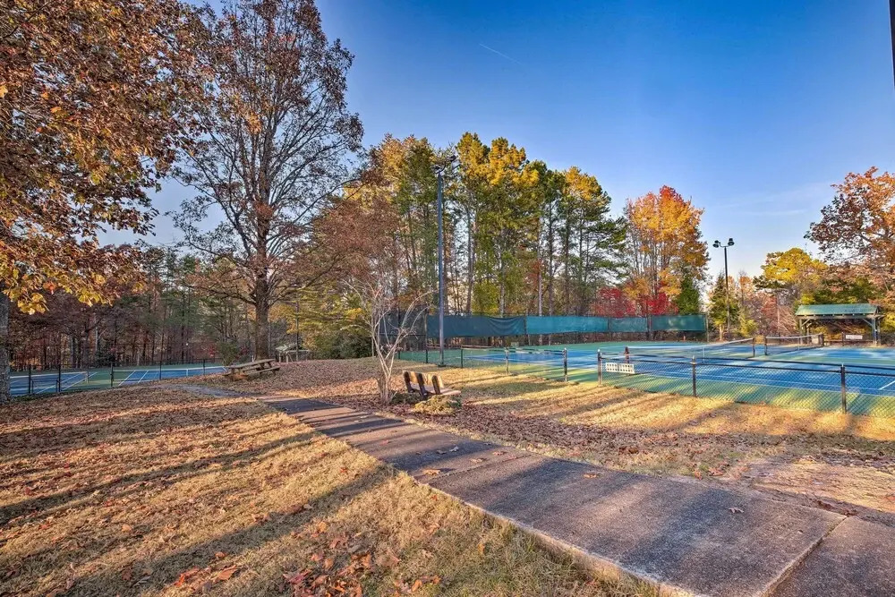 Lake Access: Waleska House w/ Floating Dock
