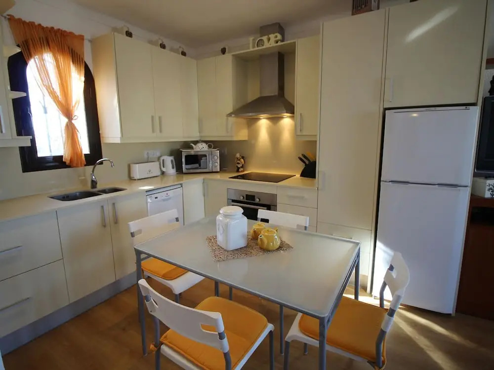 Comely Holiday Home in Empuriabrava With Barbecue