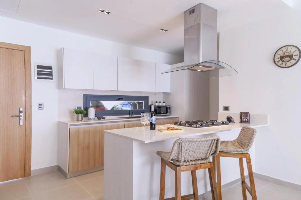 Gorgeous Ground Floor Apartment With Shared Pool A1